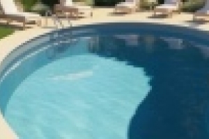 🏊Выбор между бетонным и каркасным бассейном — это решение, которое зависит от множества факторов: бюджета, целей использования, долгосрочных планов и особенностей участка. Оба варианта имеют свои сильные и слабые стороны. Давайте разберемся, какой бассейн