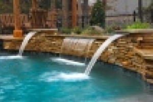 💦 Waterfall CC — излив для водопада из пластика и плексигласа. Разработан специально для применения с напорными фильтрами для пруда. Емкость излива закрытая и вода в нее может подаваться под напором.